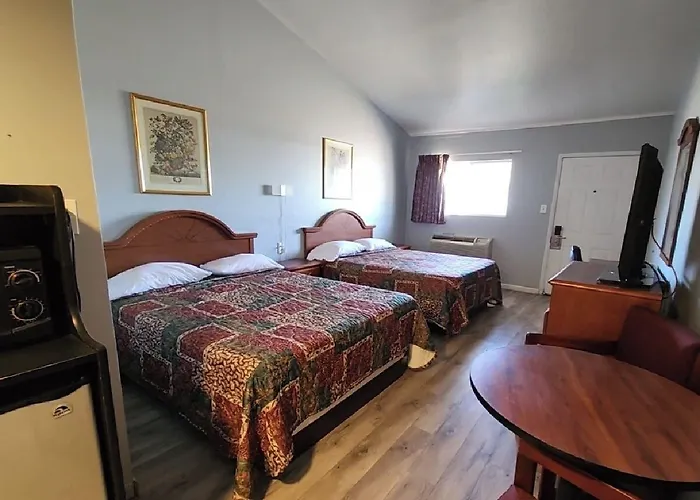 Welcome And Hotel *